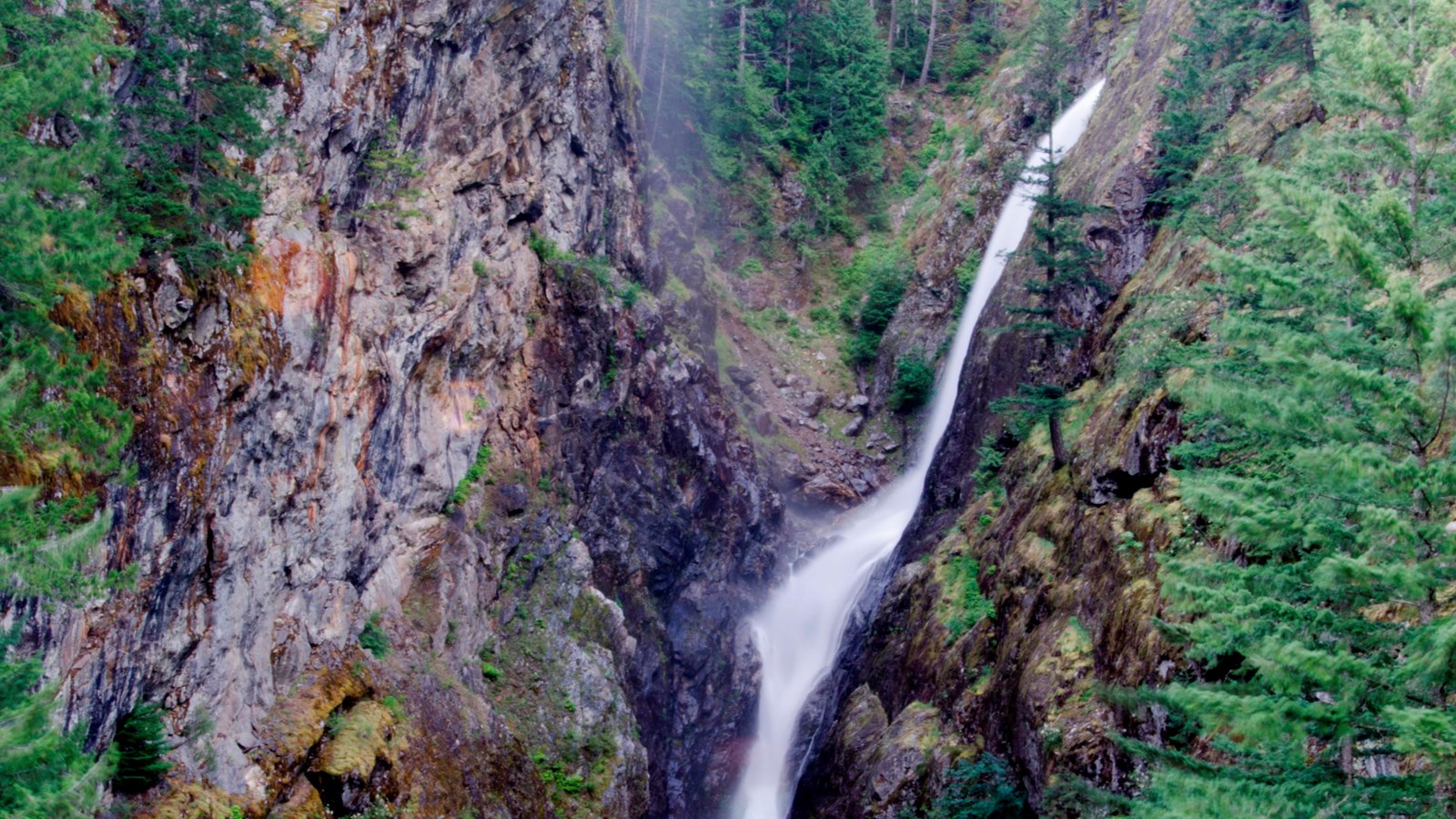 Gorge Creek Falls viewpoint along Highway 20 in North Cascades